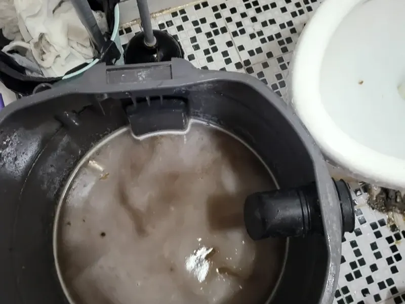 울주 석션 장비 통에 모인 오수